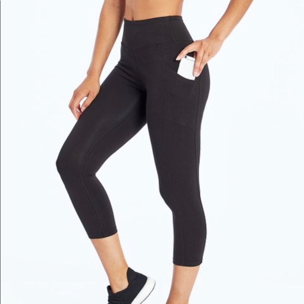 22” Pocket Tummy-Control High-Waist Crop Leggings